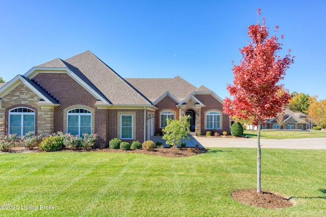 view of front of home featuring a front lawn