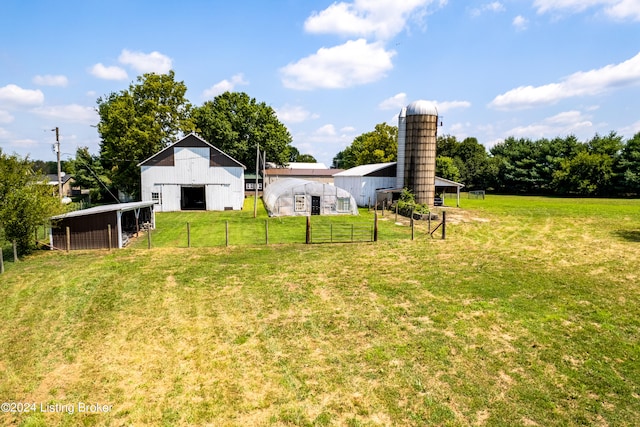 view of yard featuring an outdoor structure and a rural view