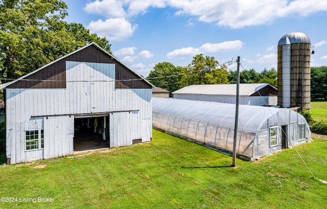 exterior space with a yard