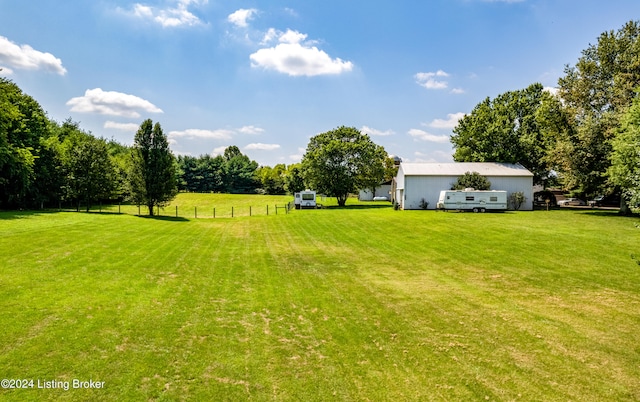 view of yard featuring a rural view