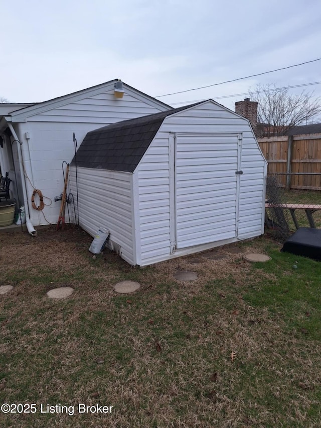 view of outdoor structure with a yard