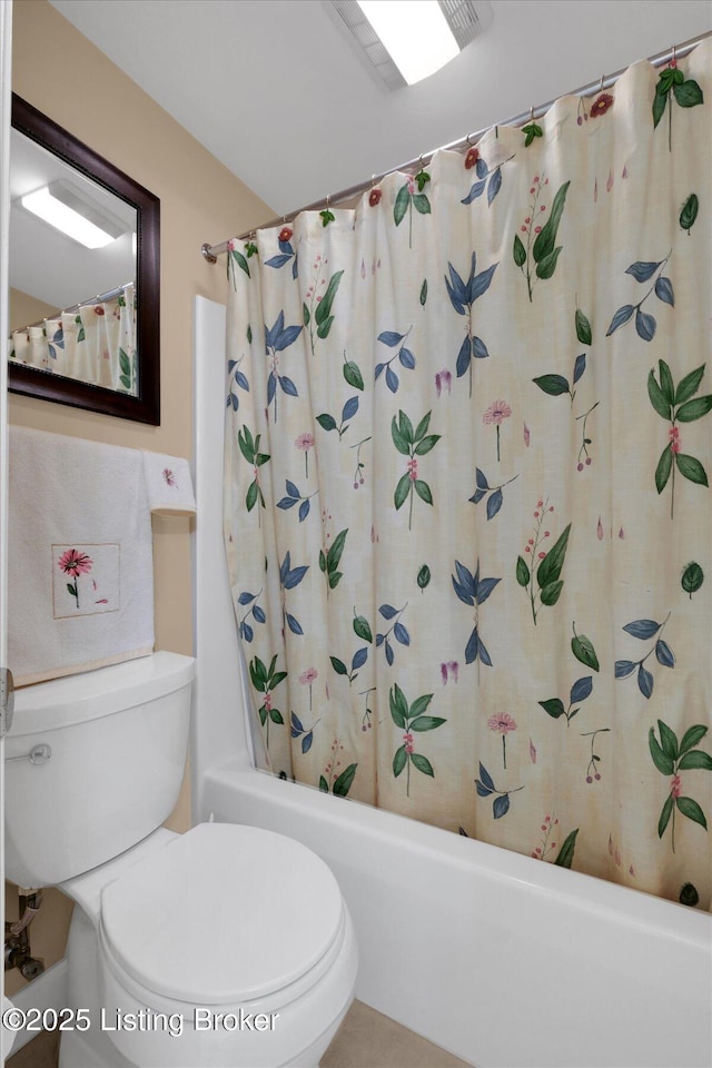 full bathroom featuring toilet and shower / tub combo