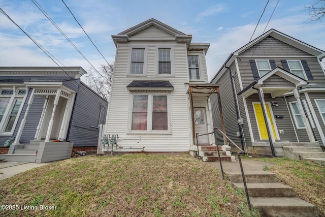 view of front facade featuring entry steps and a front yard