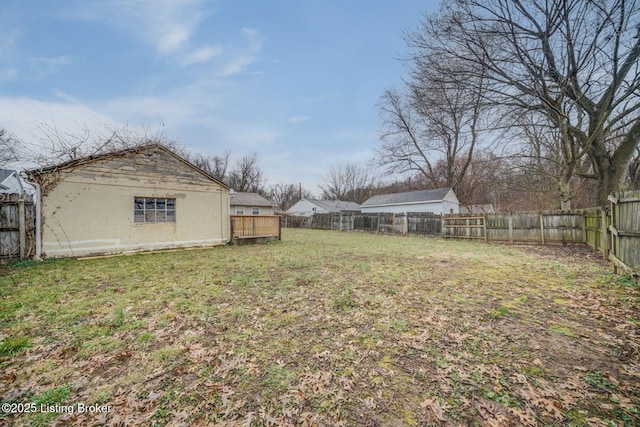 view of yard featuring a fenced backyard