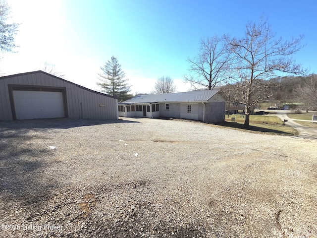 view of front facade with a garage