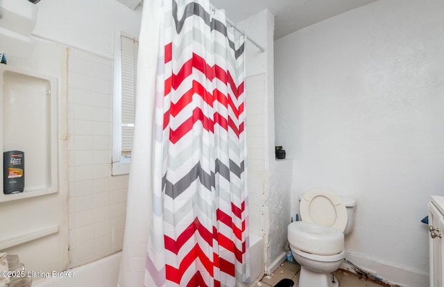 bathroom with shower / bath combo with shower curtain and toilet