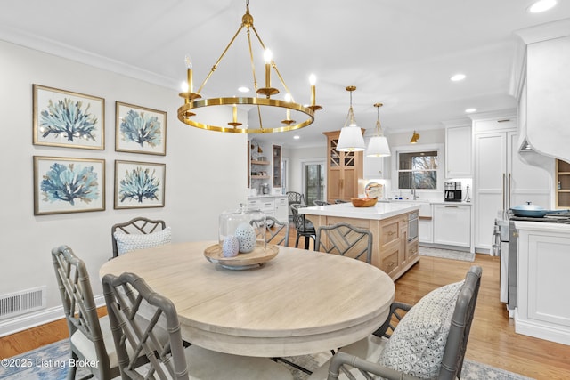 dining area featuring recessed lighting, light wood-type flooring, visible vents, and crown molding