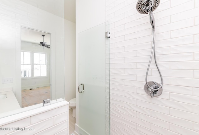 bathroom with toilet, a shower with shower door, and ceiling fan