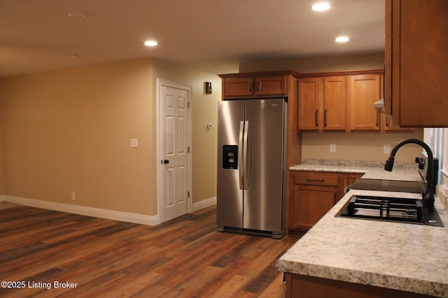 kitchen featuring gas cooktop, sink, dark hardwood / wood-style floors, and stainless steel fridge