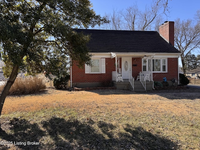 view of front of house featuring a front yard