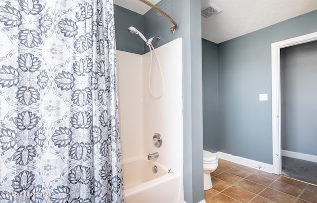 full bath featuring visible vents, shower / bathtub combination with curtain, toilet, baseboards, and tile patterned floors