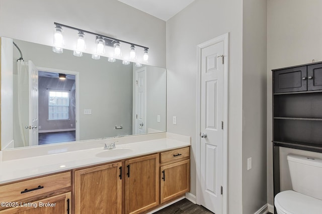 bathroom featuring a shower with shower curtain, vanity, and toilet