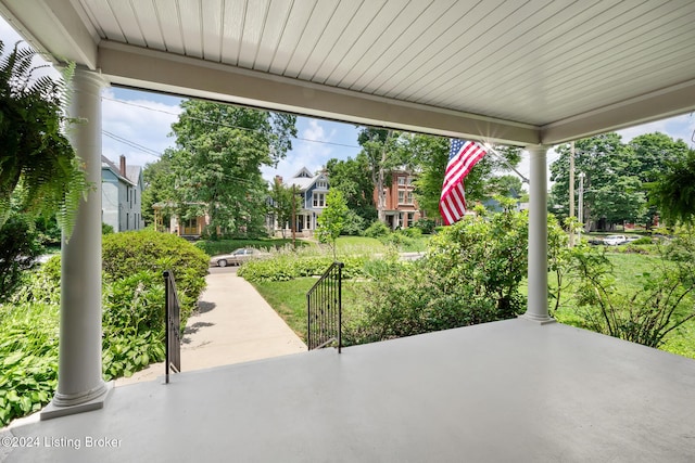 view of patio / terrace with covered porch