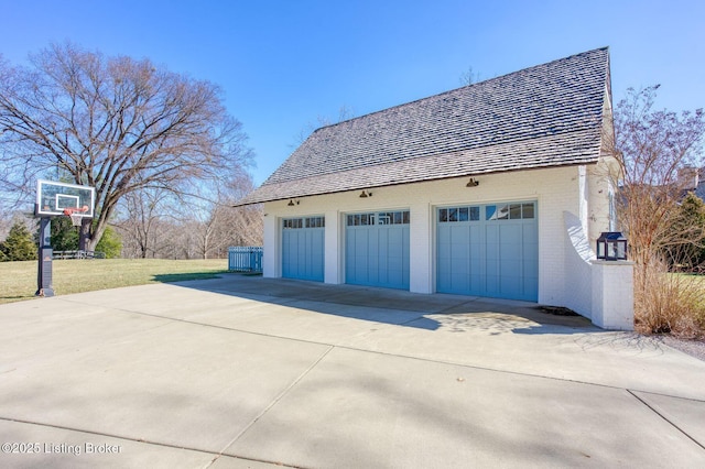 view of detached garage