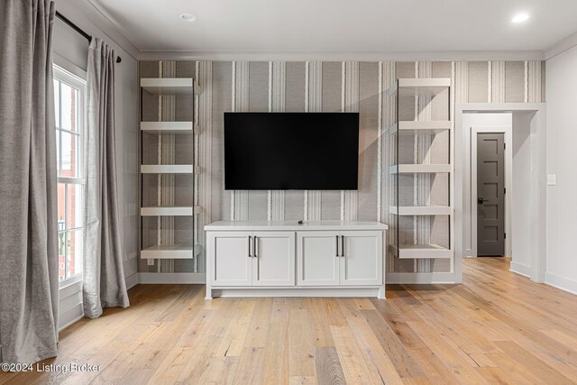 unfurnished living room featuring recessed lighting, light wood-style flooring, baseboards, and wallpapered walls