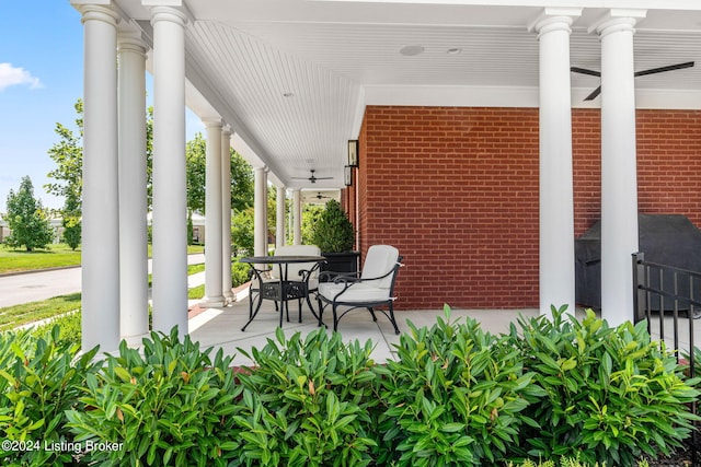 view of patio featuring covered porch and a ceiling fan