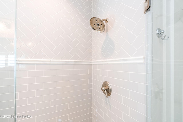 full bath featuring a tile shower