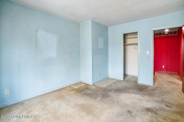 unfurnished bedroom featuring carpet floors and baseboards