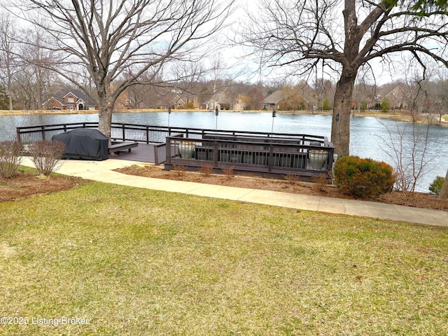 view of yard featuring a water view