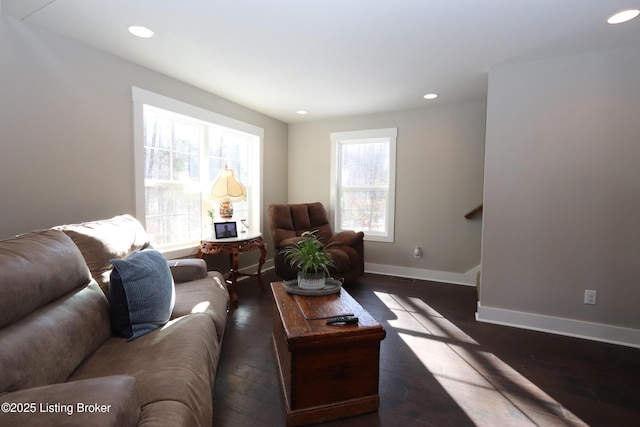 living area featuring dark wood-style flooring, recessed lighting, and baseboards