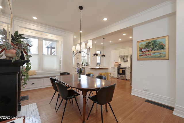 dining area with visible vents, baseboards, light wood-style flooring, ornamental molding, and recessed lighting