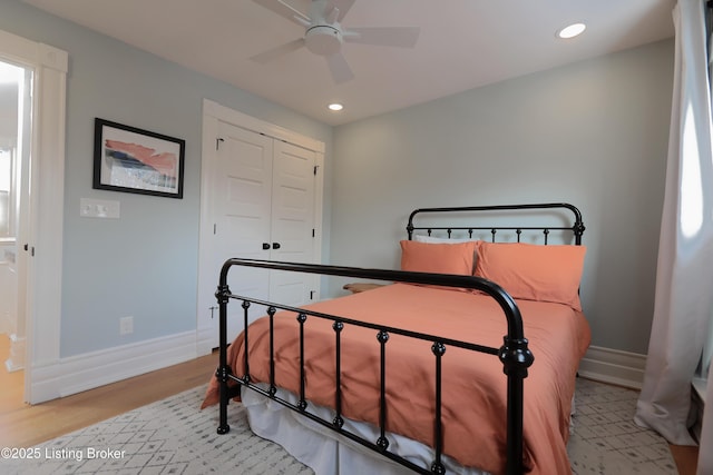 bedroom featuring a ceiling fan, recessed lighting, light wood-style flooring, and baseboards