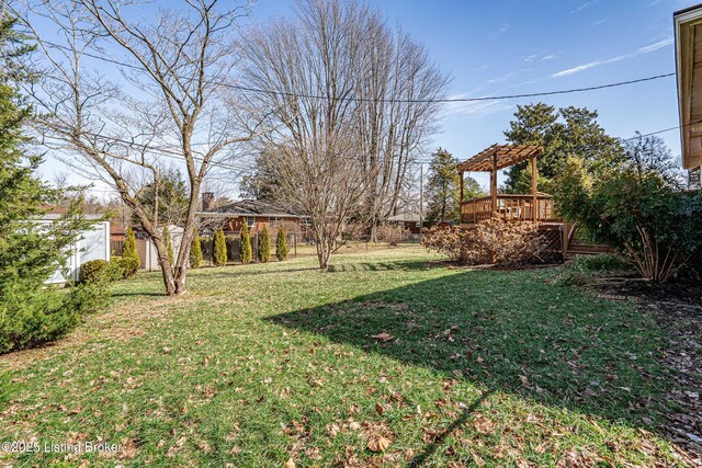 view of yard featuring a pergola