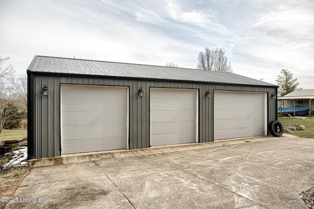 view of detached garage