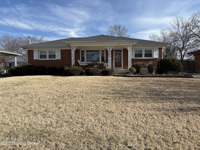 view of front of house featuring brick siding and a front lawn