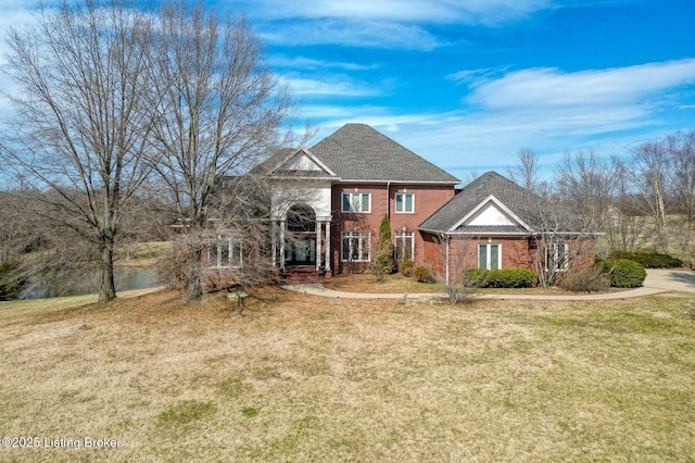 view of front of property featuring brick siding and a front yard