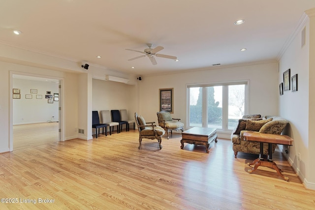 living area featuring light wood-style floors, ceiling fan, ornamental molding, and recessed lighting