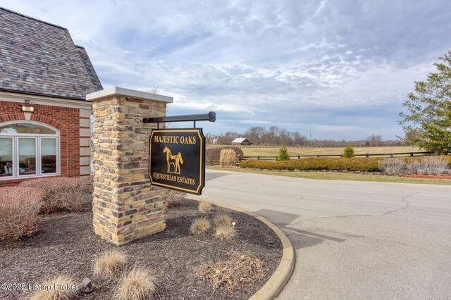 view of community / neighborhood sign