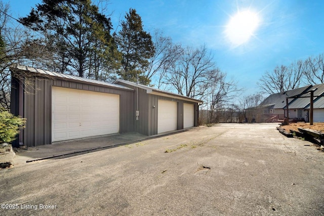 950 Lakeview Dr, Bloomfield, KY 40008 - view of garage