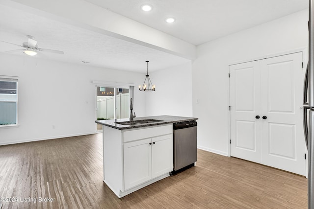 kitchen with hanging light fixtures, a kitchen island with sink, white cabinetry, a sink, and dishwasher