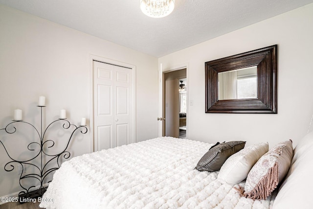 bedroom featuring a textured ceiling and a closet