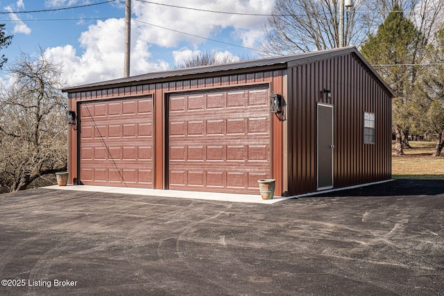 view of detached garage