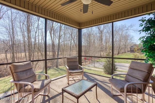 sunroom featuring a ceiling fan