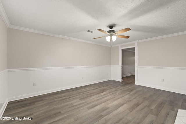 spare room with a ceiling fan, dark wood-style flooring, visible vents, and a textured ceiling