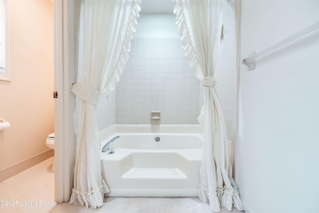 full bath featuring toilet and shower / bathtub combination with curtain