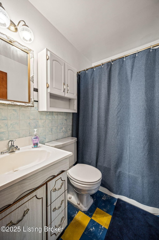 bathroom featuring tile walls, curtained shower, decorative backsplash, toilet, and vanity