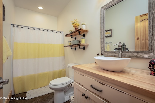 bathroom with recessed lighting, curtained shower, vanity, and toilet