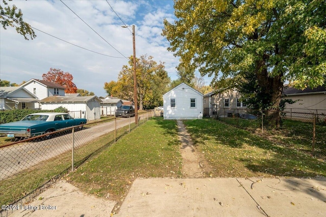 view of front of home featuring a front yard, fence, and a residential view