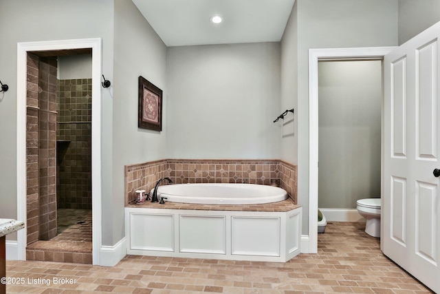 full bath featuring toilet, recessed lighting, baseboards, a tile shower, and a bath