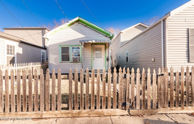 shotgun-style home featuring a fenced front yard