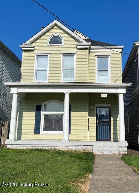 view of front of property featuring a front lawn and a porch