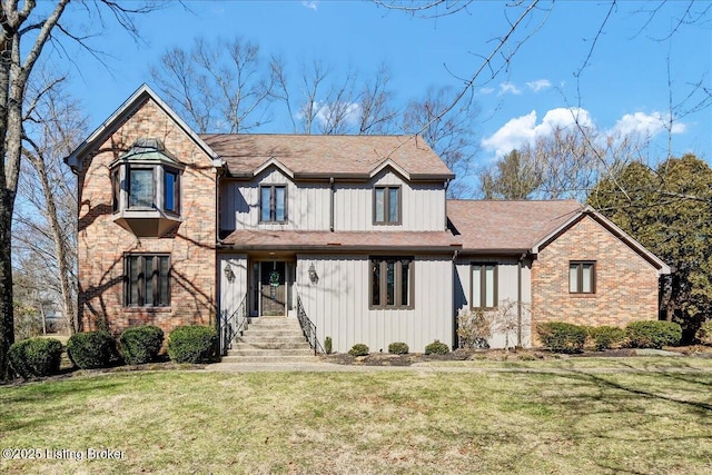 view of front of property featuring a front lawn and brick siding