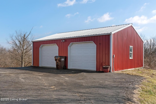 view of detached garage