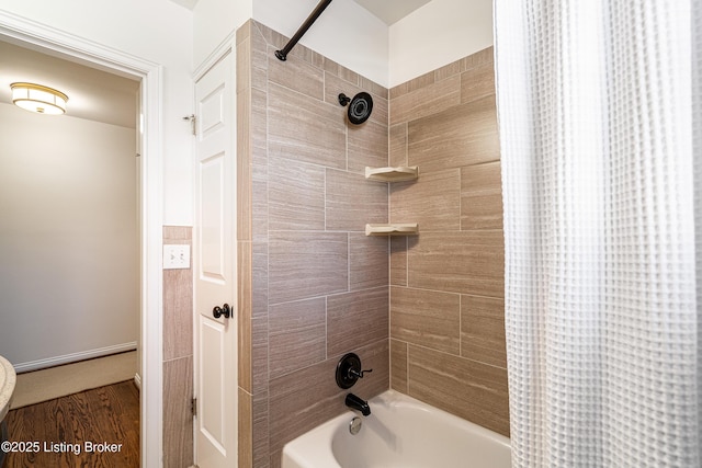 bathroom featuring shower / tub combo