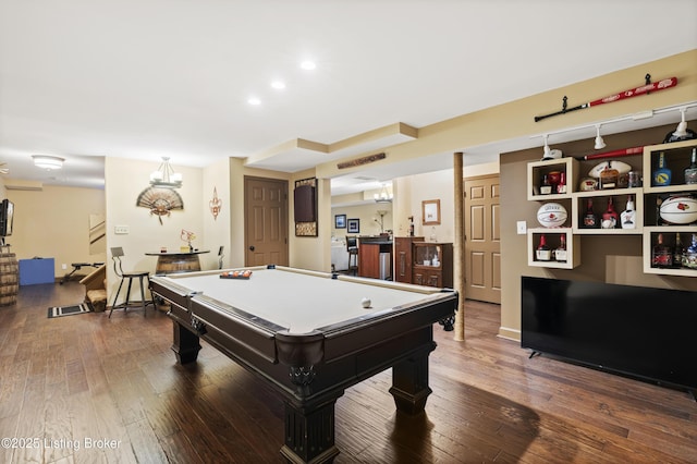 playroom with indoor bar, recessed lighting, hardwood / wood-style floors, billiards, and baseboards