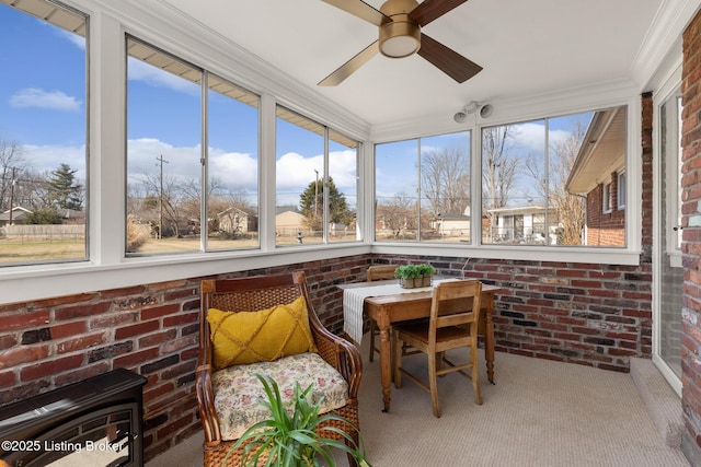 sunroom with ceiling fan